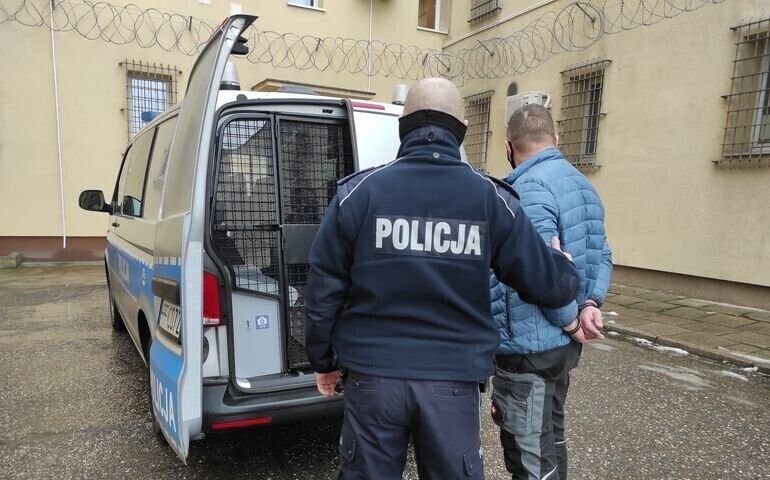 Pracownicy magazynu kradli towar. Wpadli na gorącym uczynku.