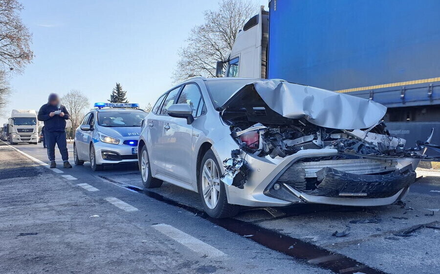 Kolizja trzech samochodów na DK12