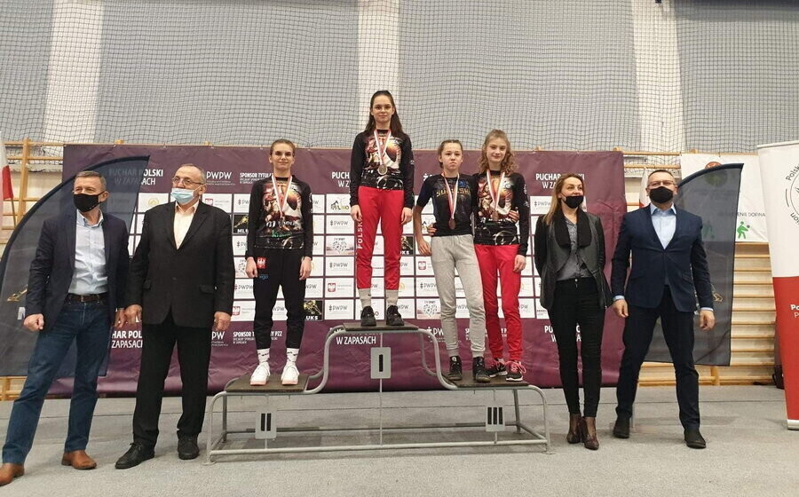 Świetny początek sezonu zapaśników AKS