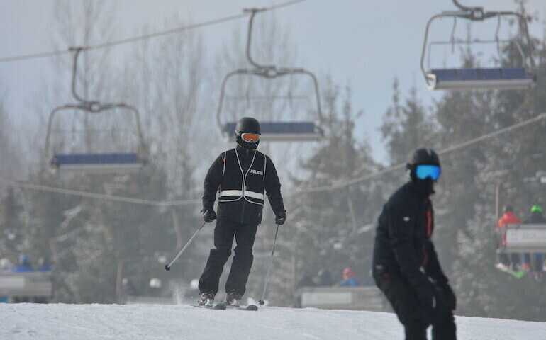 Policyjne patrole na Górze Kamieńsk
