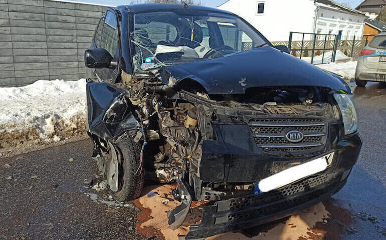 Kia uderzyła w słup