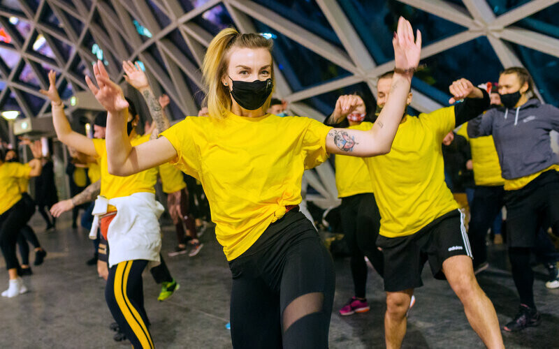 Trenerzy z Piotrkowa w cichym proteście w Warszawie GALERIA