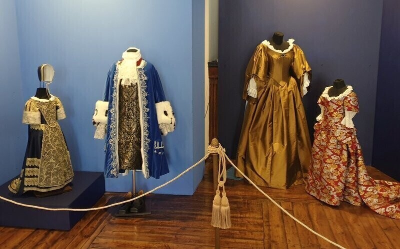 Stroje dziecięce na zamkowej wystawie