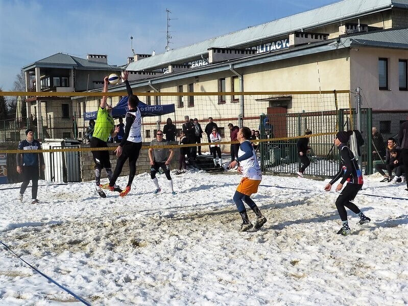 Zmagania na śniegu w gorącej atmosferze GALERIA