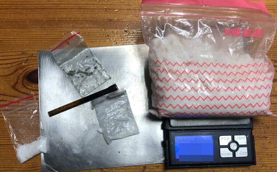 Kobieta zatrzymana ze znaczną ilością narkotyków. Dwie osoby aresztowane