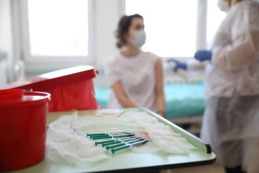 Naukowcy z Poznania badają nastawienie Polaków do różnych szczepionek przeciw COVID-19