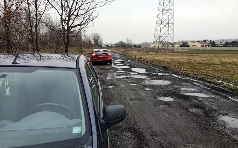 Na Wiatracznej Gęsiej i Brzeźnickiej roi się od dziur