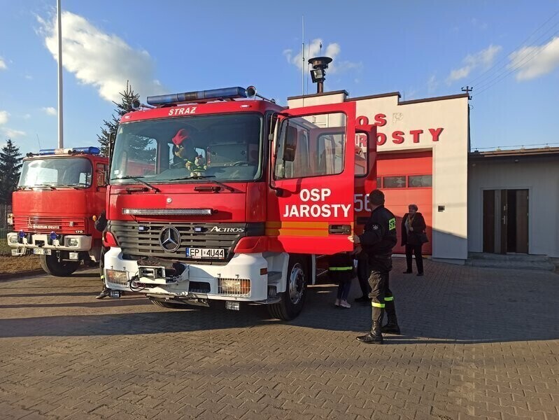 Nowy wóz trafił do druhów z Jarost