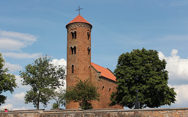 Odkrywamy znane i nieznane Filmowy kościół w Inowłodzu