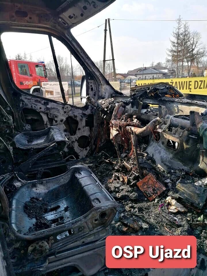 Z dostawczaka pozostały zgliszcza