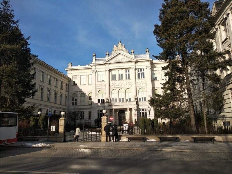 Zrzucali odpady do kanalizacji. Sprawa trafiła do sądu