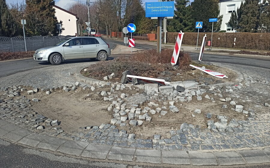 Kto naprawi zniszczone rondo