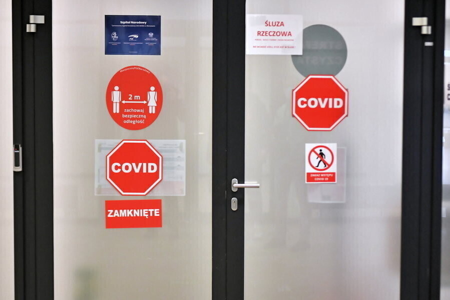 Lekarz ze szpitala tymczasowego jest ciężko mamy bardzo dużo chorych