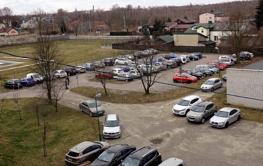 Więcej pojazdów zaparkuje przy szpitalu