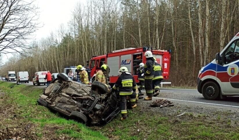 Dachowanie pojazdu na DK74