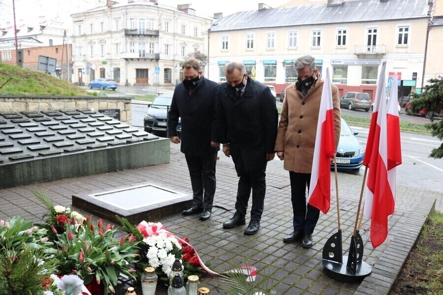 Samorządowcy uczcili pamięć ofiar zbrodni katyńskiej