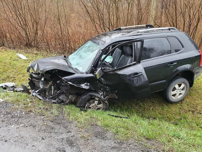 Czołowe zderzenie w Jaksonku. Dwie osoby ranne