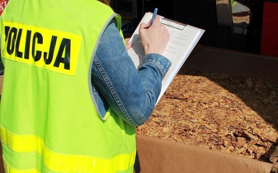 Policjanci przejęli ponad 400 kg krajanki tytoniowej