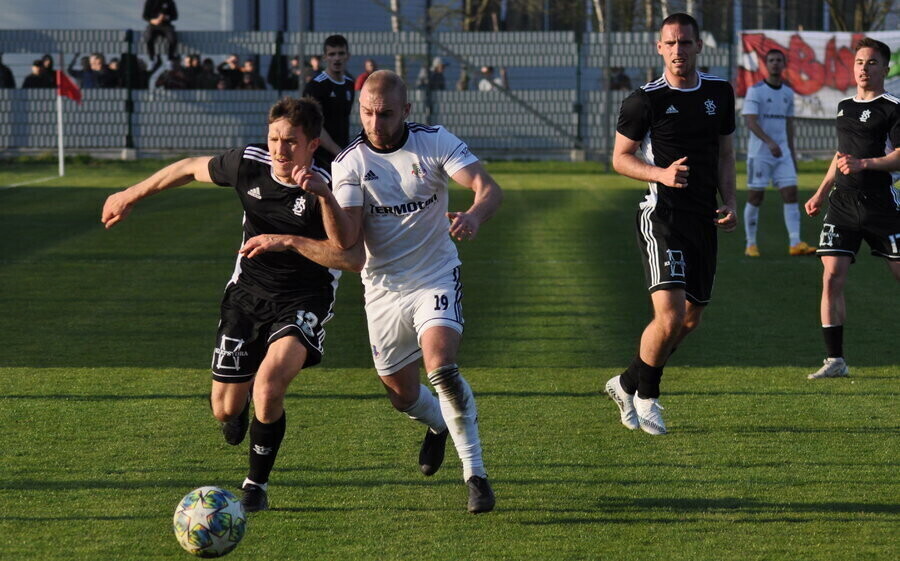 Polonia przegrywa z liderem rozgrywek