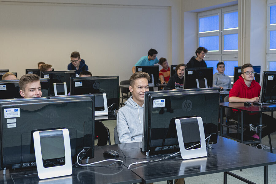 Ósmoklasisto skorzystaj z bezpłatnych lekcji online