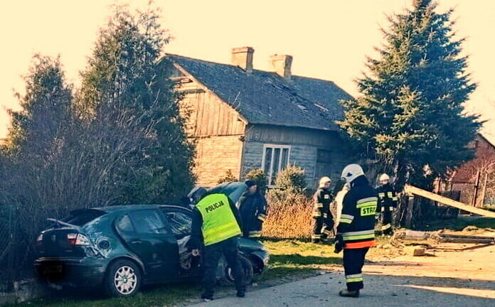 Zbyt szybką jazdę zakończyła na płocie