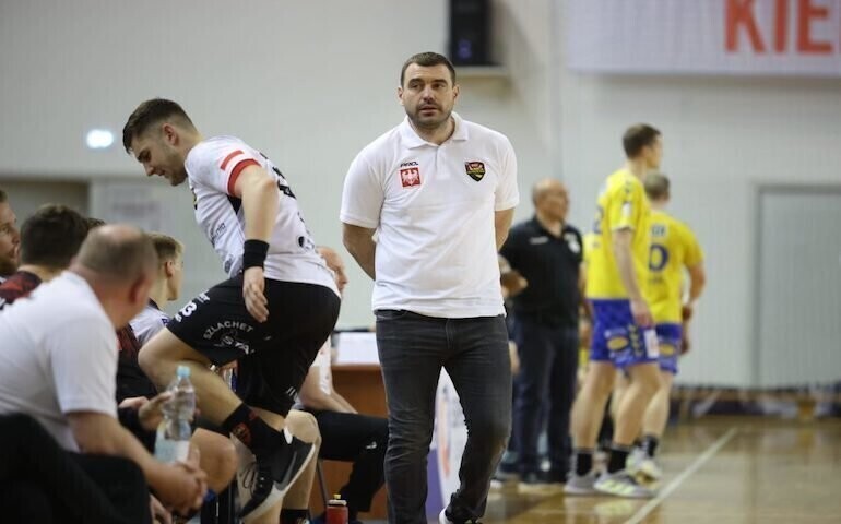 Solidna lekcja szczypiorniaka na wyjeździe