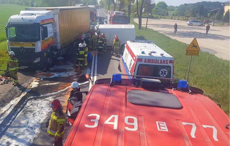 Całkowicie zablokowana DK12 po groźnym wypadku