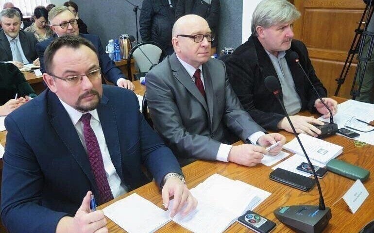 Radni PiS chcą powrotu stacjonarnych obrad