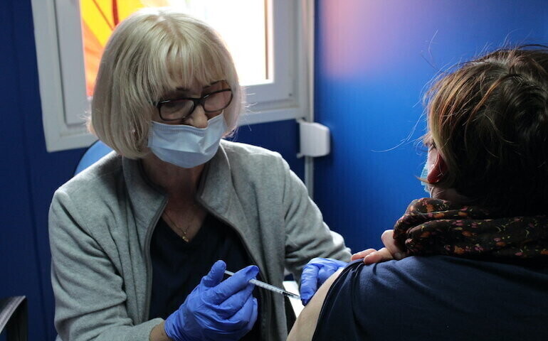 Szczepienia w mobilnym punkcie w Piotrkowie. Chętni przyjęli preparat Johnson Johnson