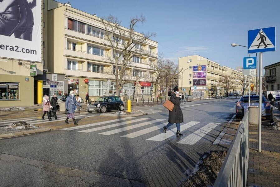 We wtorek zaczęły obowiązywać przepisy dot. m.in. pieszych przechodzących przez przejście