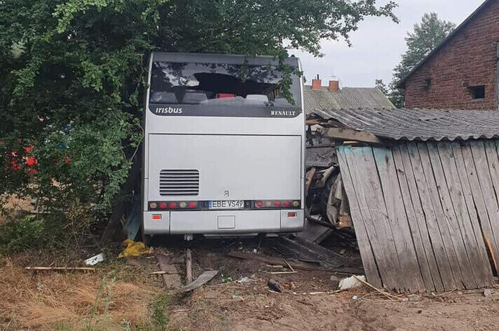 Wypadek autobusu pracowniczego. Nie żyje kierowca
