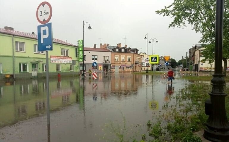 Ulewa sparaliżowała Piotrków FILM
