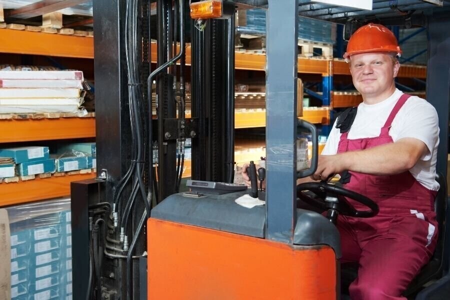 7 pytań o...wózki widłowe wysokiego składowania