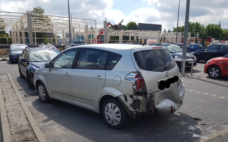 Uderzył w auto i zbiegł z miejsca zdarzenia