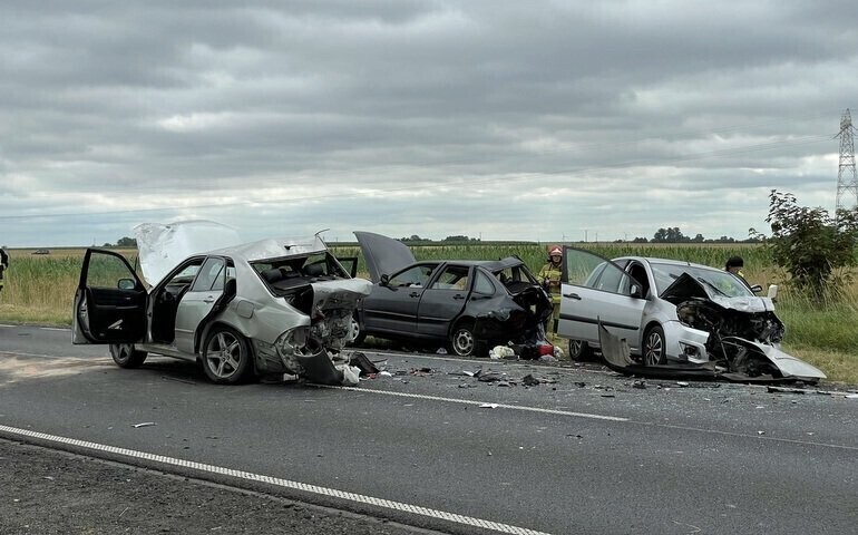 Wypadek koło Bełchatowa. Lądowały dwa śmigłowce LPR zdjęcia