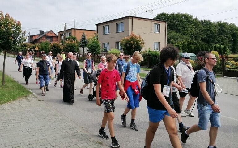 Pielgrzymi wyruszyli z Piotrkowa do Częstochowy