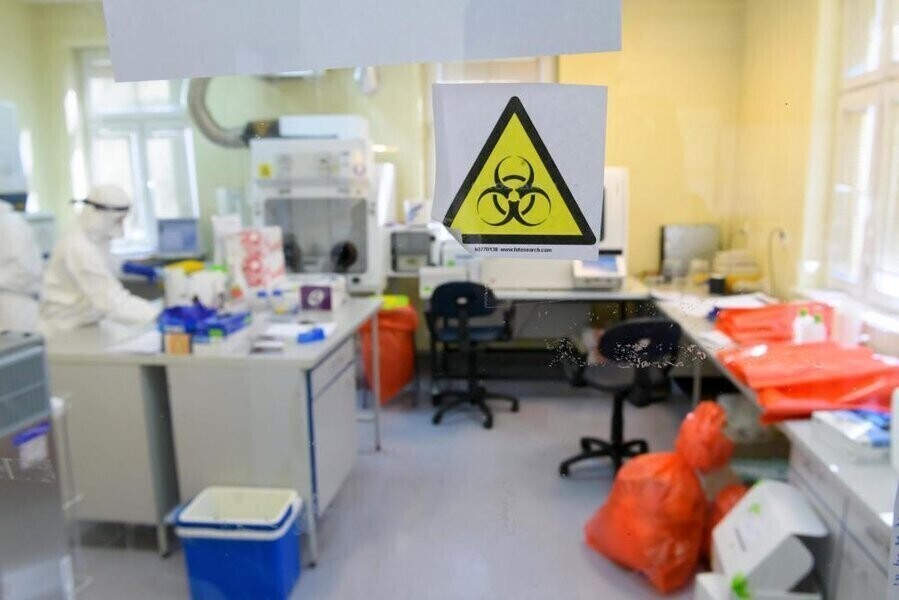 Dr Sutkowski wzrost zachorowań na COVID-19 jest pewny odpowiedzialny będzie wariant delta