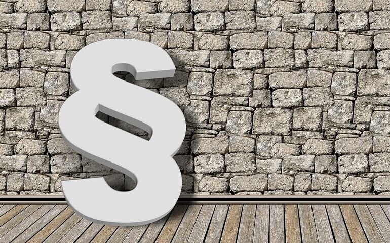 Policjant potrącił pieszą i odjechał z miejsca zdarzenia