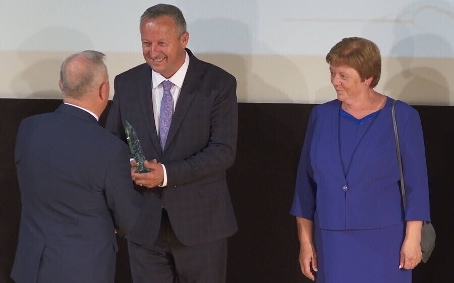 Burmistrz Wolborza otrzymał nagrodę Człowiek Człowiekowi 2020