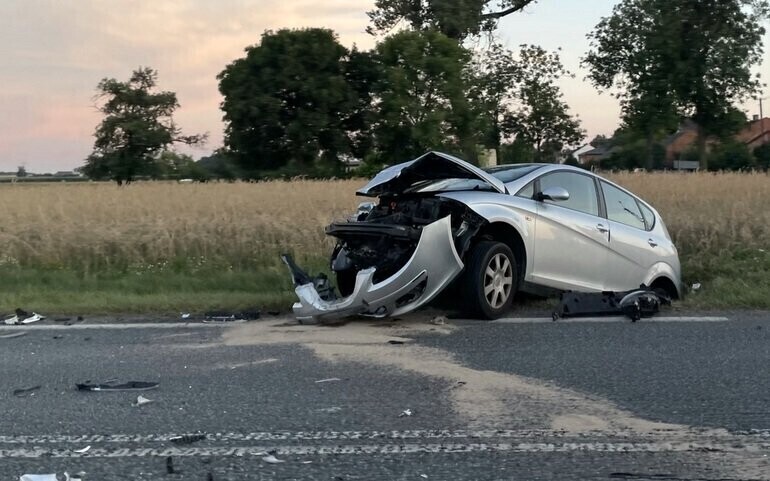 Korki na trasie Bełchatów - Piotrków po zderzeniu TIR-a z osobówką zdjęcia