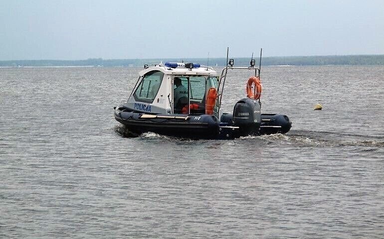 Chciał popływać po spożyciu alkoholu. Mężczyzna utonął w Zalewie Sulejowskim