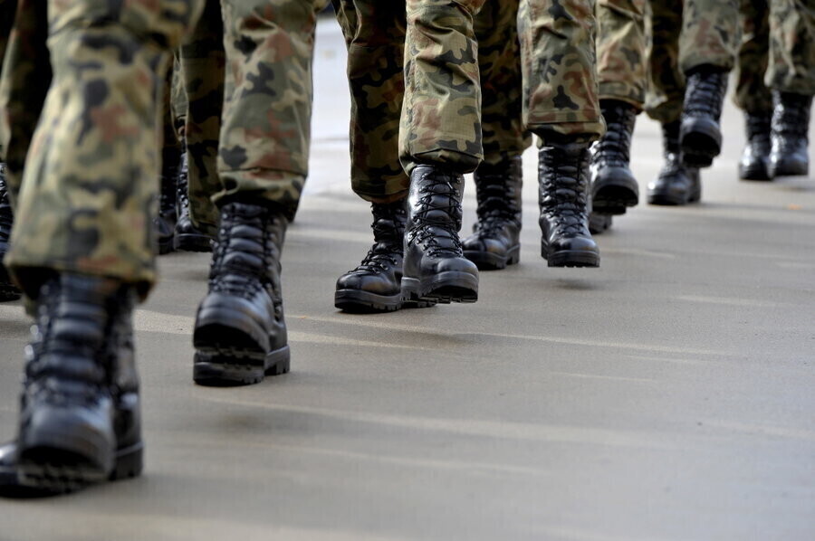 Projekt MON zakaz noszenia mundurów przez uczestników zgromadzeń