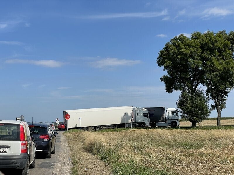 Ciężarówka zablokowała DK91