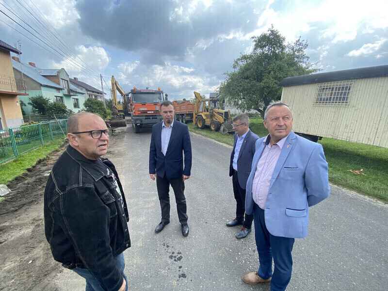 Trwa budowa chodnika w Swolszewicach Dużych