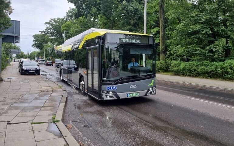 Elektryczny autobus wyjechał na ulice Piotrkowa