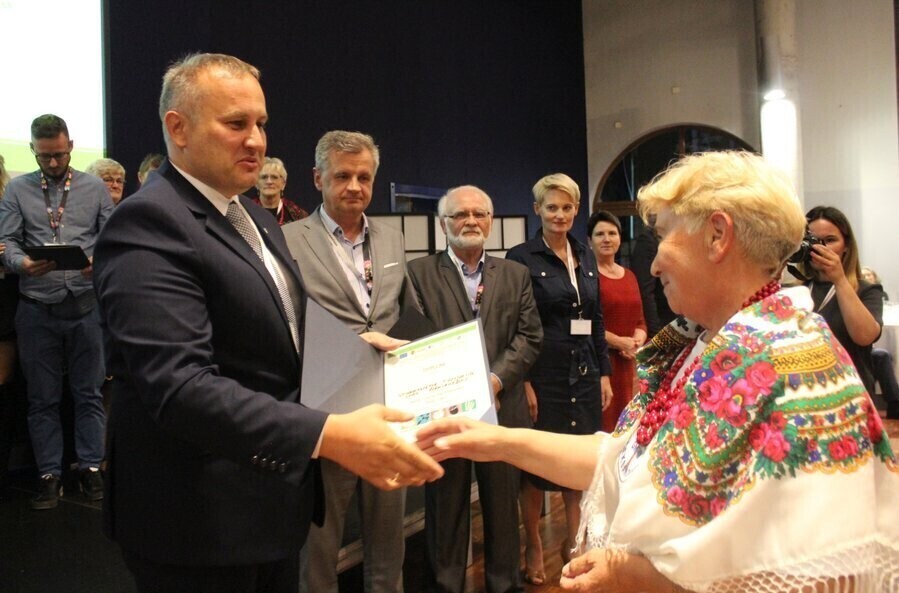 Ser krówka konopna i miód z bakaliami produkty prosto z serca