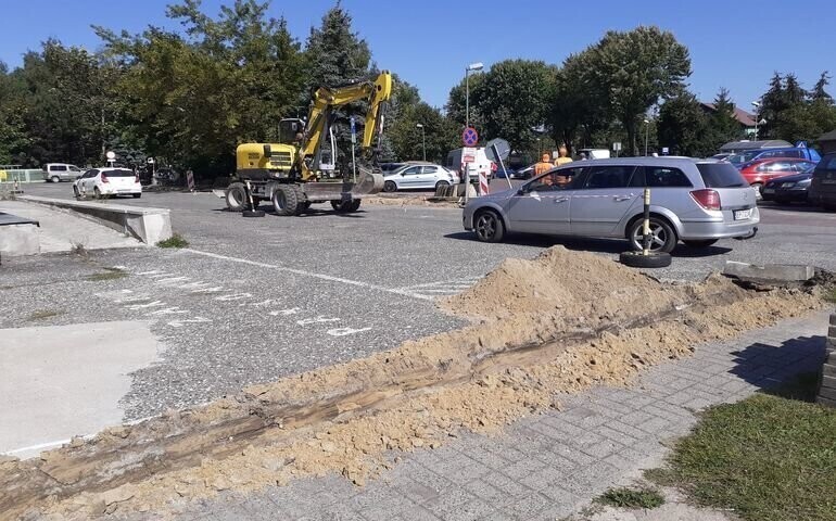 Ruszyły prace na parkingu przed szpitalem