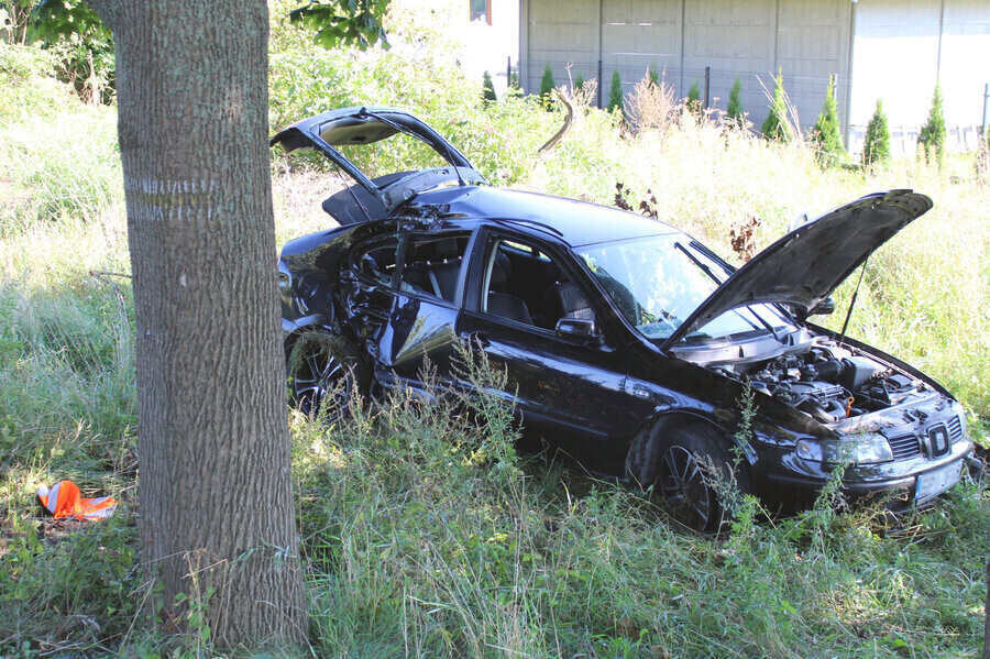 Wypadł samochodem z drogi i trafił do szpitala