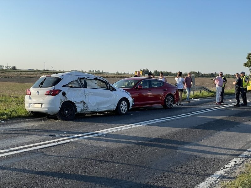 Groźne zderzenie tira i trzech osobówek w Piotrkowie