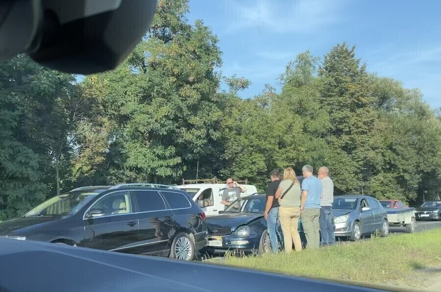 3 auta zderzyły się przy Bugaju. Korki w kierunku centrum